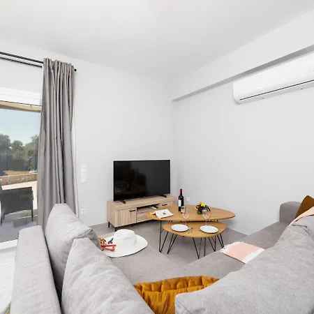 Tania Dio * Karavádhos