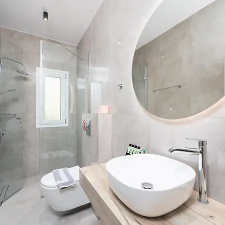 Tania Dio * Karavádhos