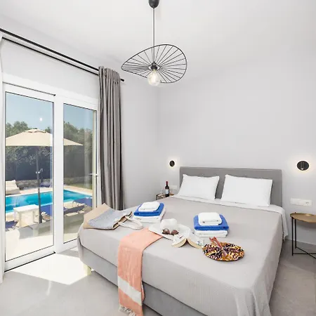 Tania Dio 빌라 Karavádhos