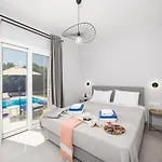 Tania Dio Villa Dhorizáta